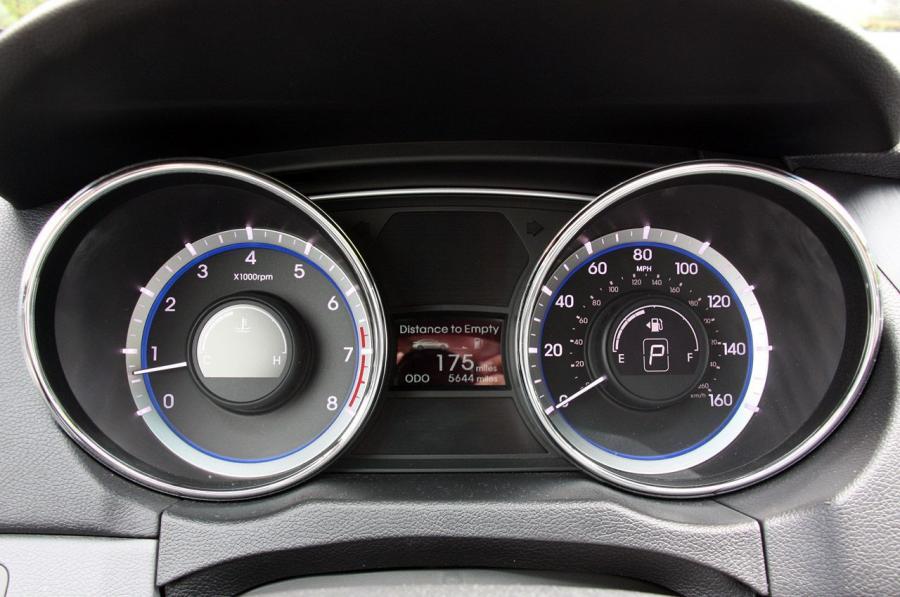  Hyundai Sonata GLS 2011 года  (фото 24 из 41)